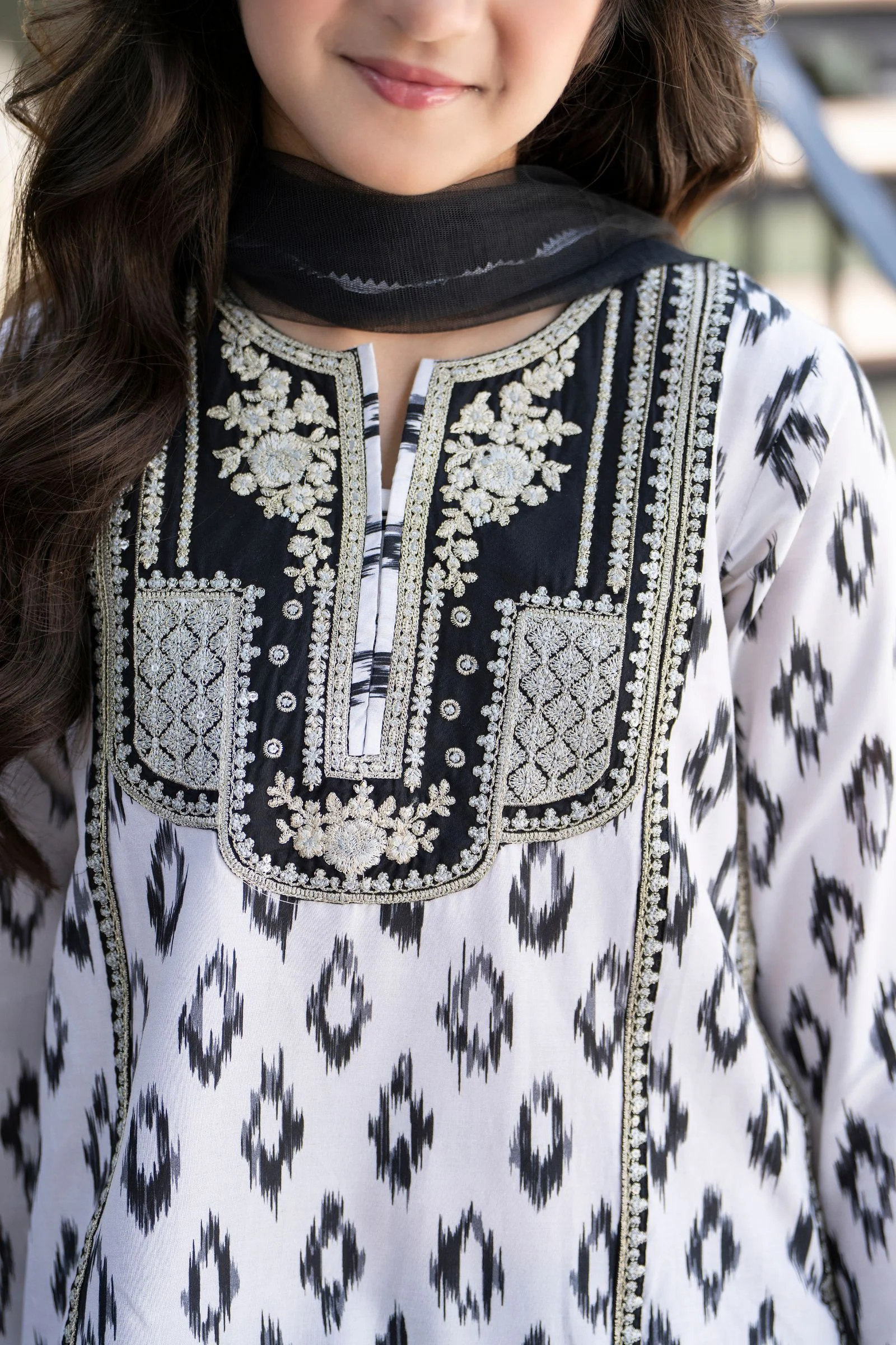 Motif Girls Embroidered Cambric Suit-061 - Image 2