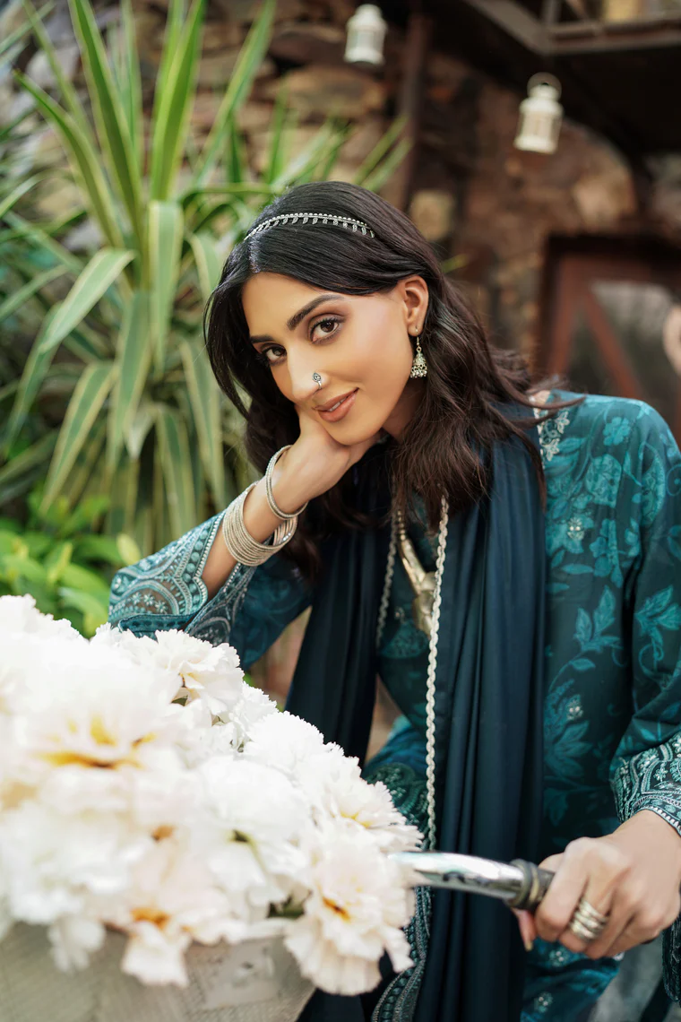 Motif Khaddar Embroidered-Suit-036 - Image 3