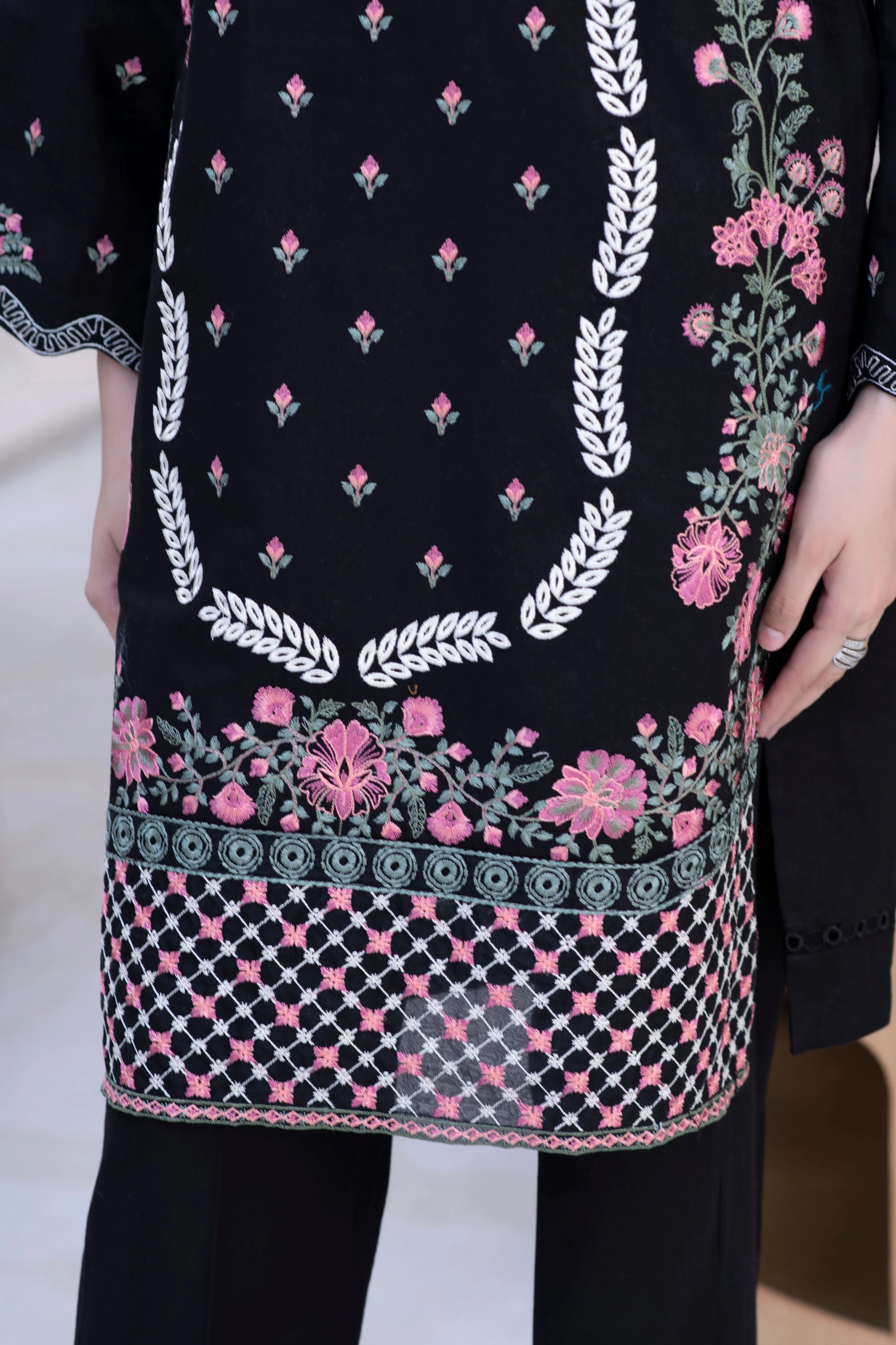 Motif Khaddar Embroidered Suit-049 - Image 7