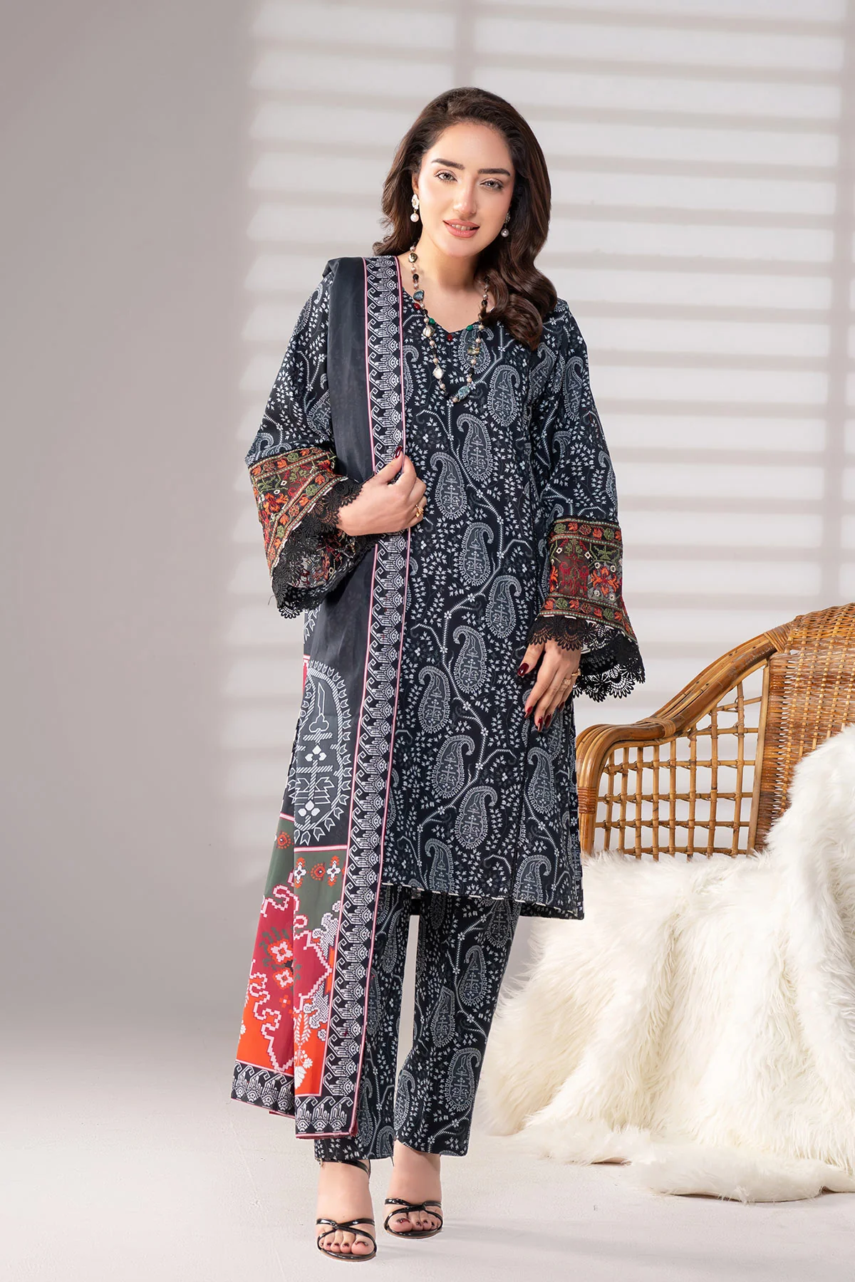 MOTIF KHADDAR PRINT & EMBROIDERED SUIT-034