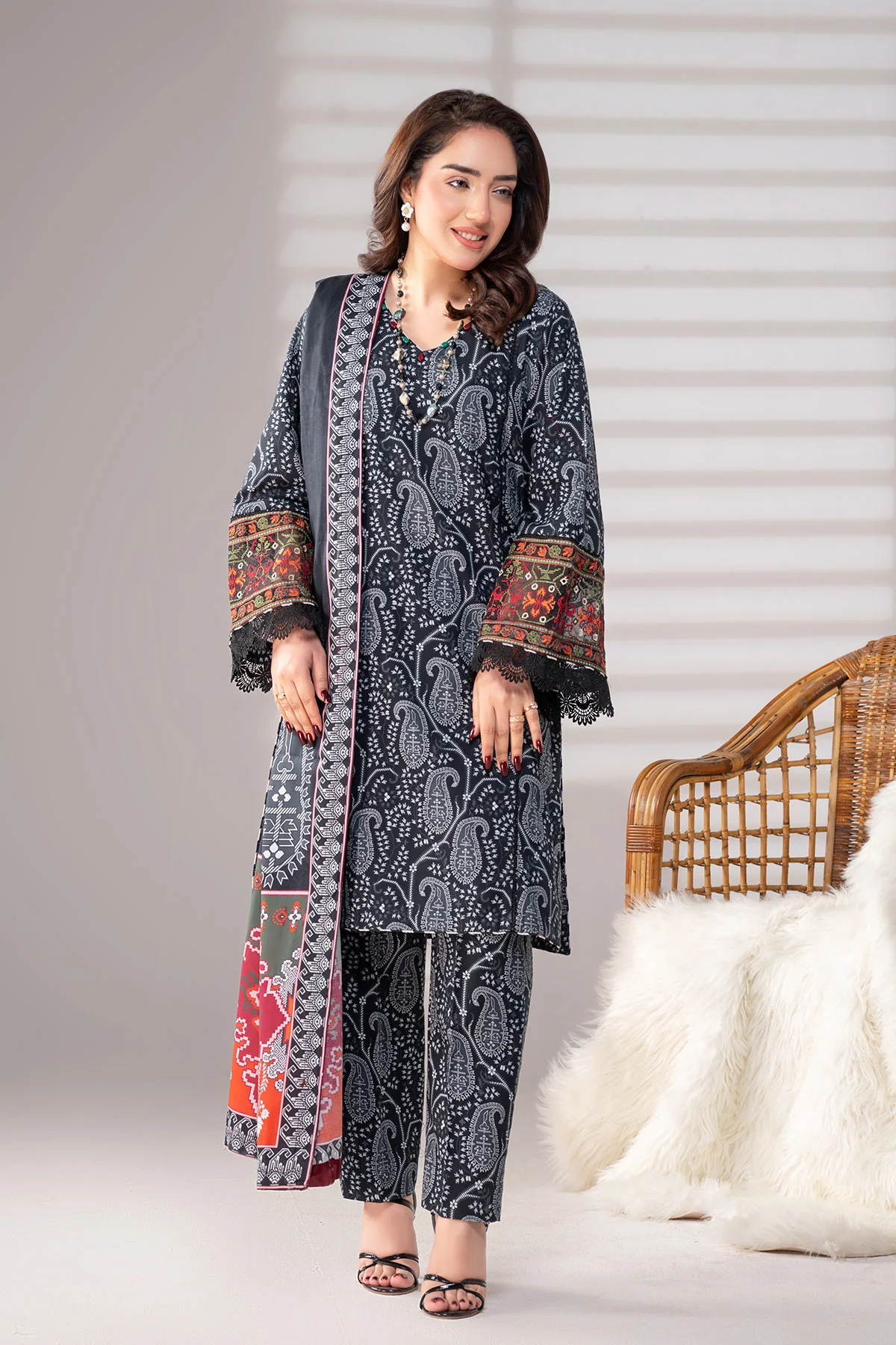 MOTIF KHADDAR PRINT & EMBROIDERED SUIT-034 - Image 2