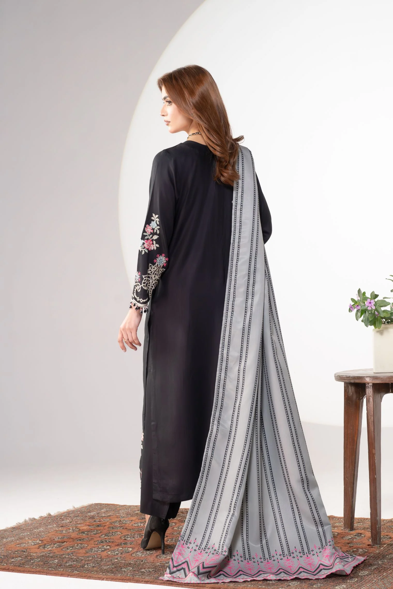 MOTIF MARINA EMBROIDERED SUIT-3933 - Image 4