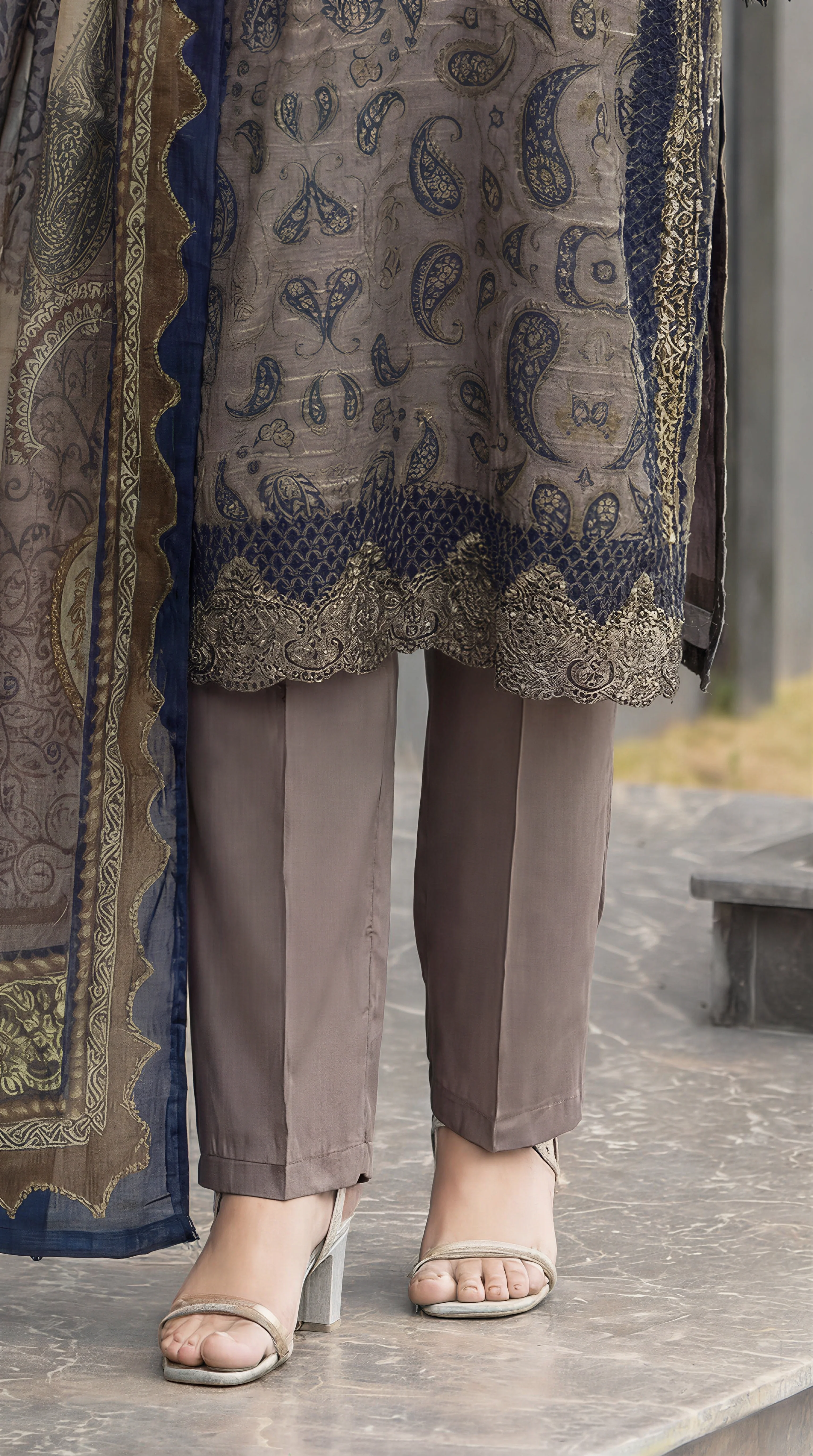 Motif Munar Embroidered suit-3986 - Image 4