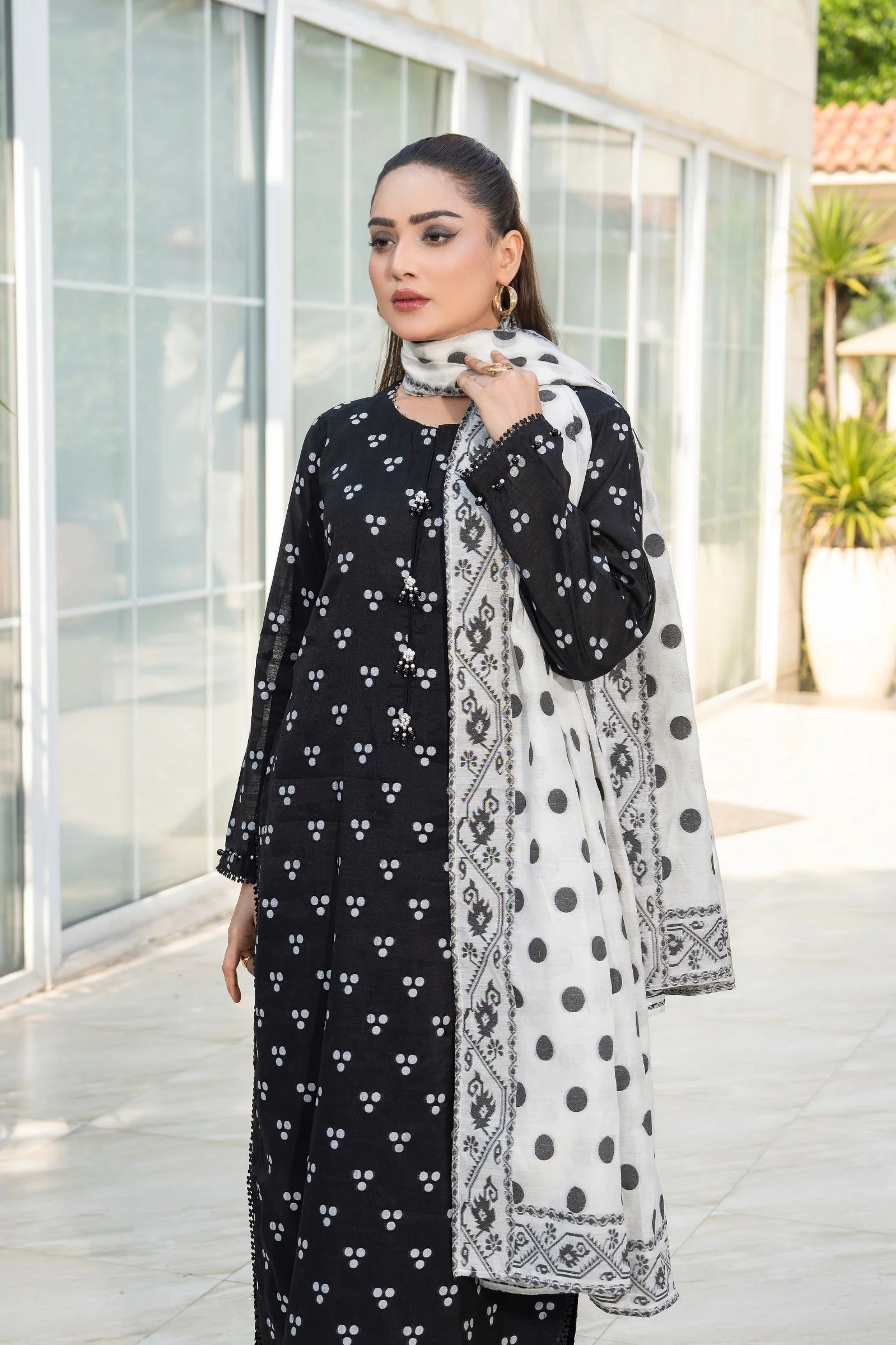 Motif Printed Lawn Suit-3991 - Image 4