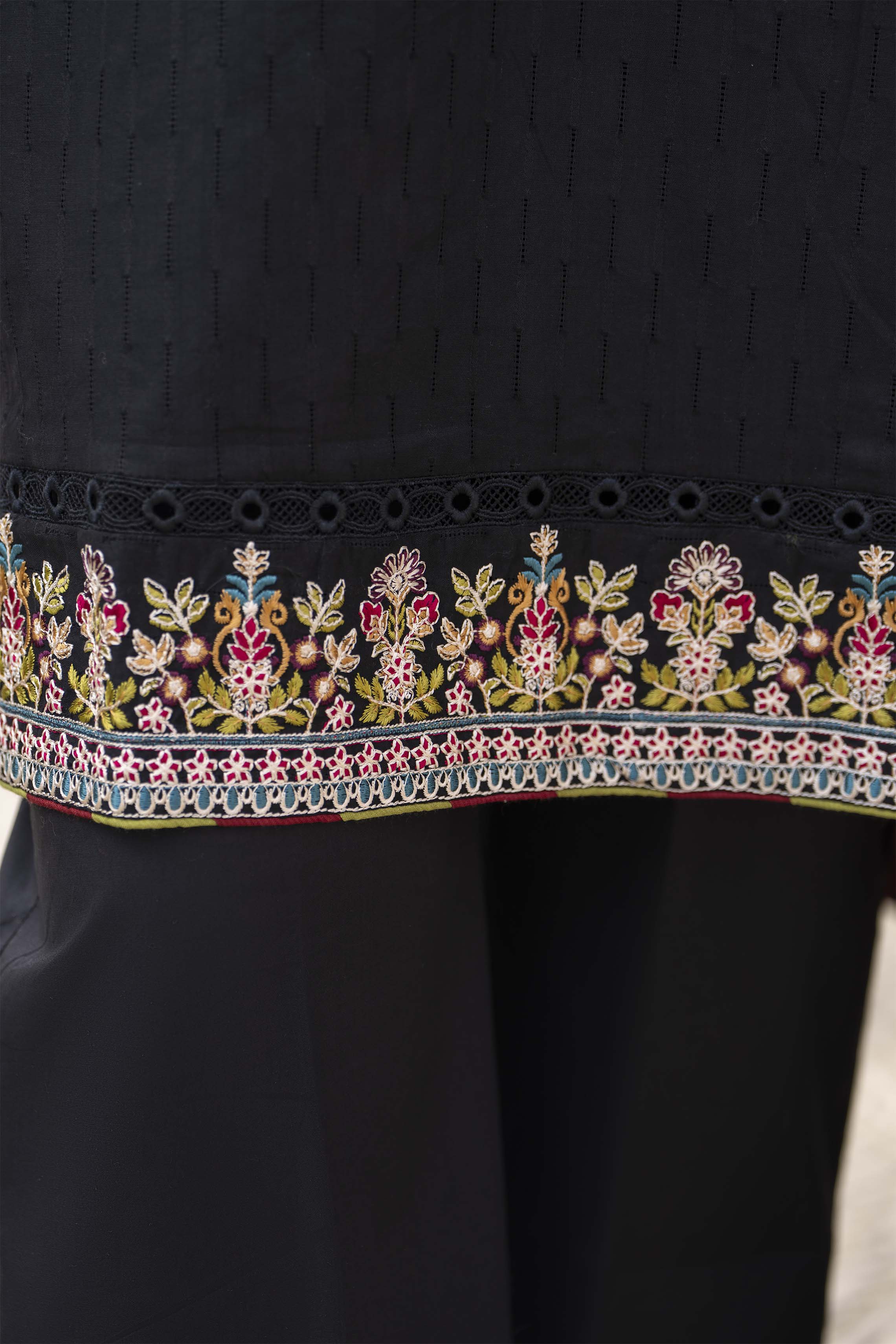 Motif Rib Lawn Embroidered Suit-011 - Image 4